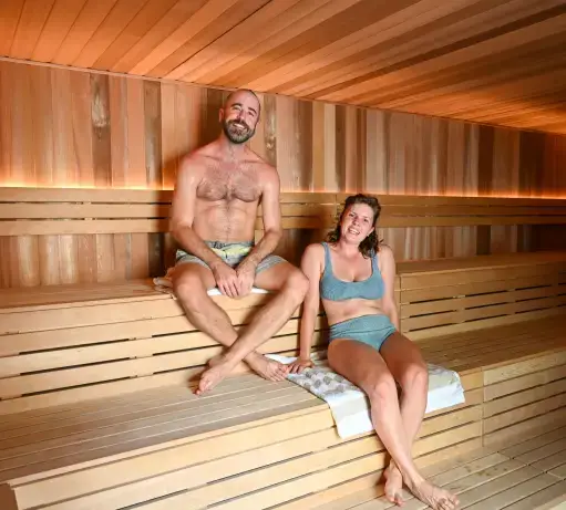 Man & woman in Vikasati sauna